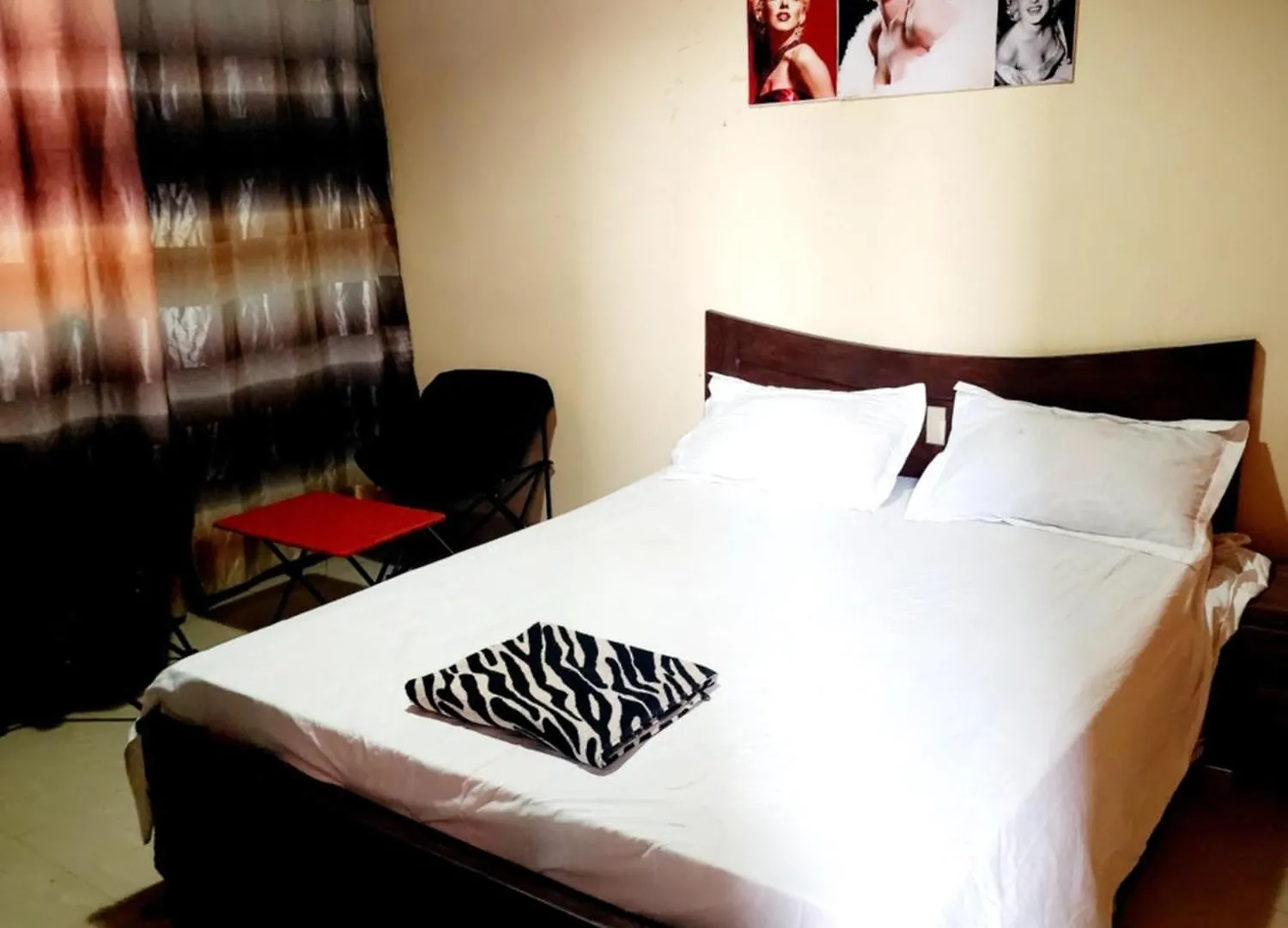 Chambre Ventilee Avec Toilette Exterieure Dakar